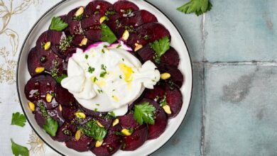 Carpaccio de remolacha con queso de cabra y pistachos 5