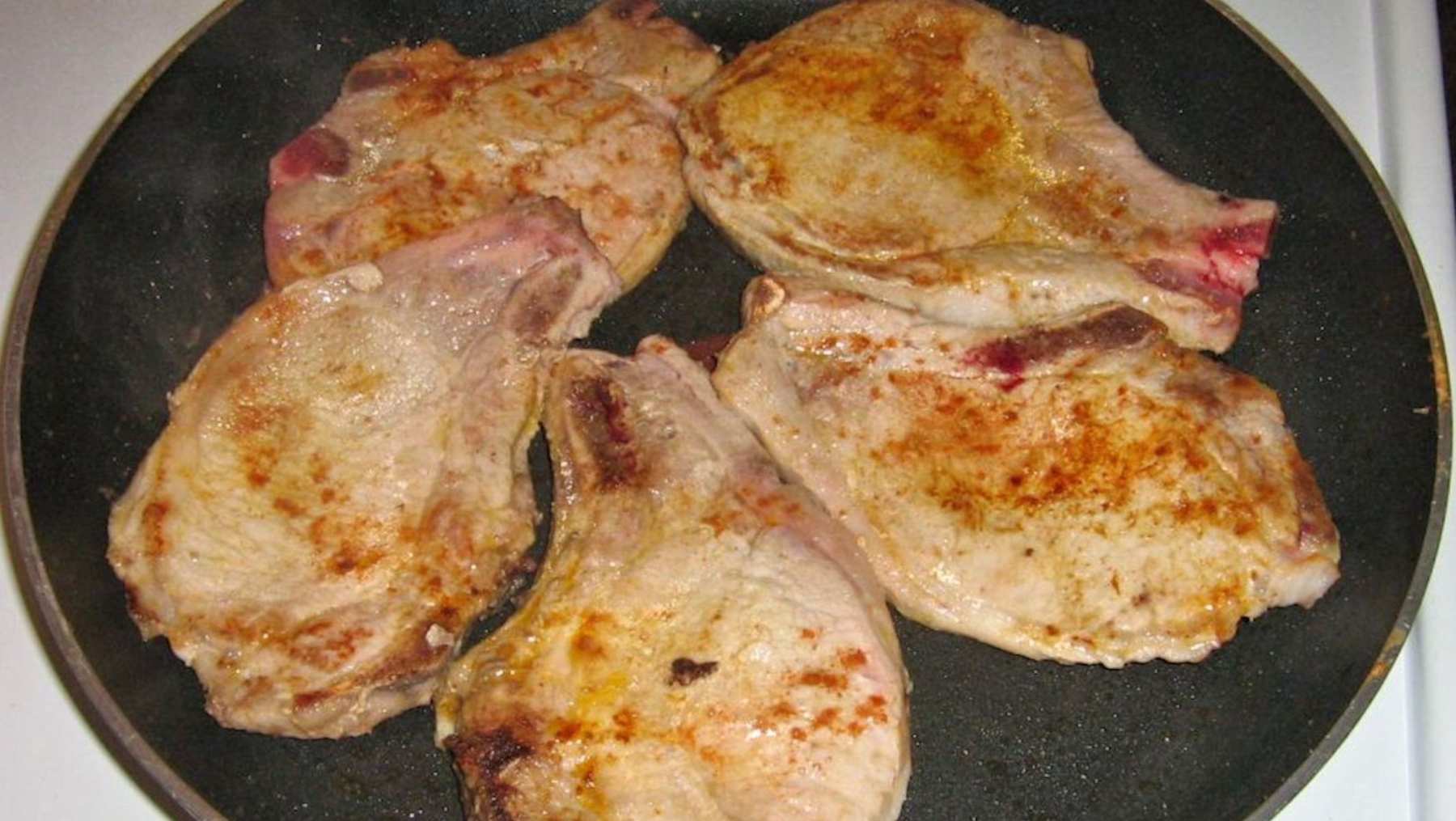 Chuletas de cerdo a la sidra con peras asadas 4