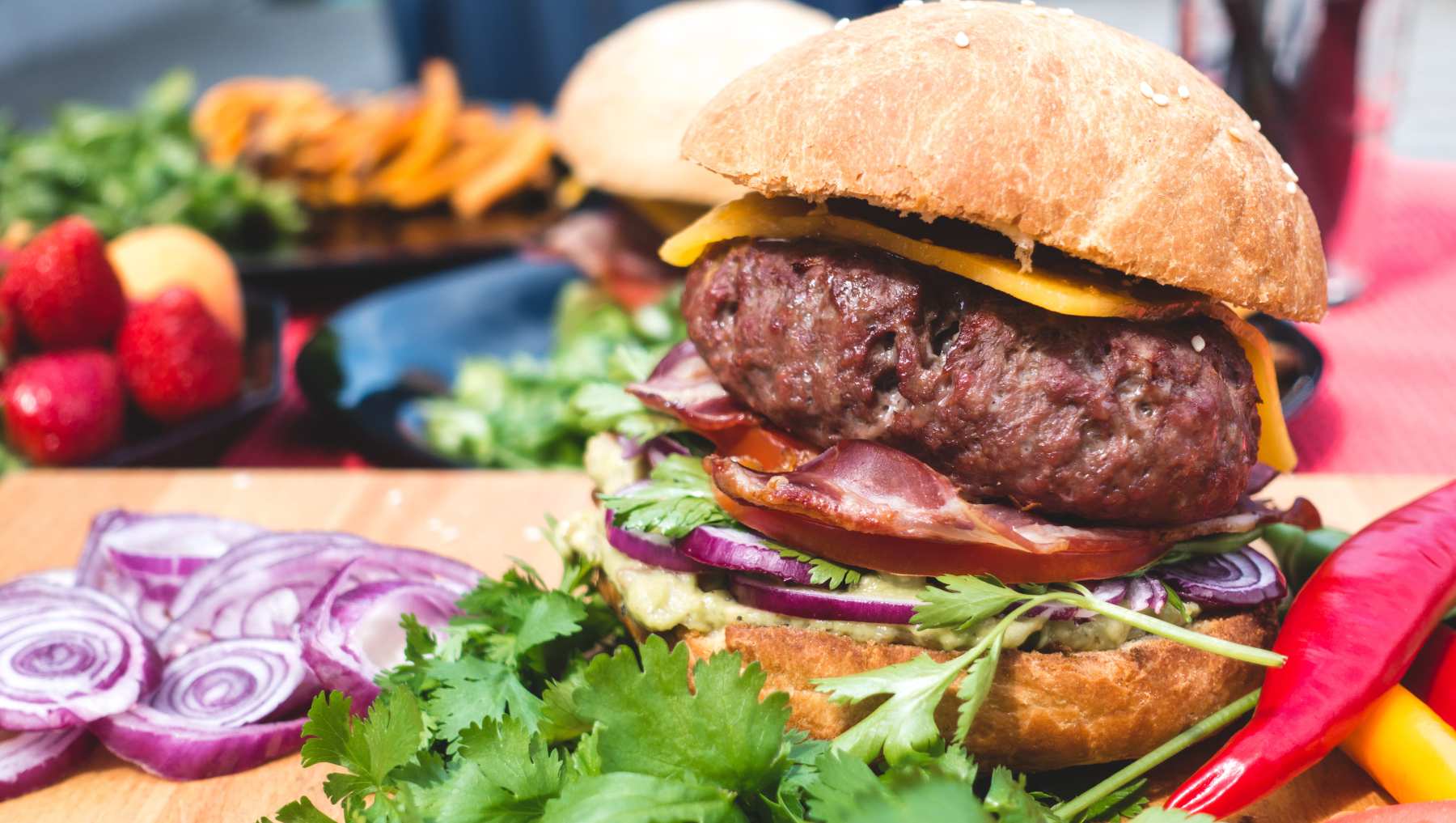 Hamburguesa de wagyu con queso cheddar y cebolla crispy 4