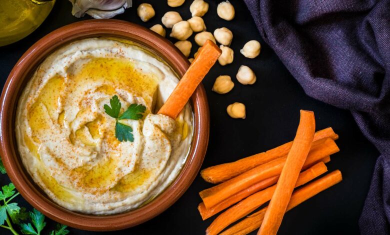 Picoteo de verano, palitos de zanahoria con hummus 1