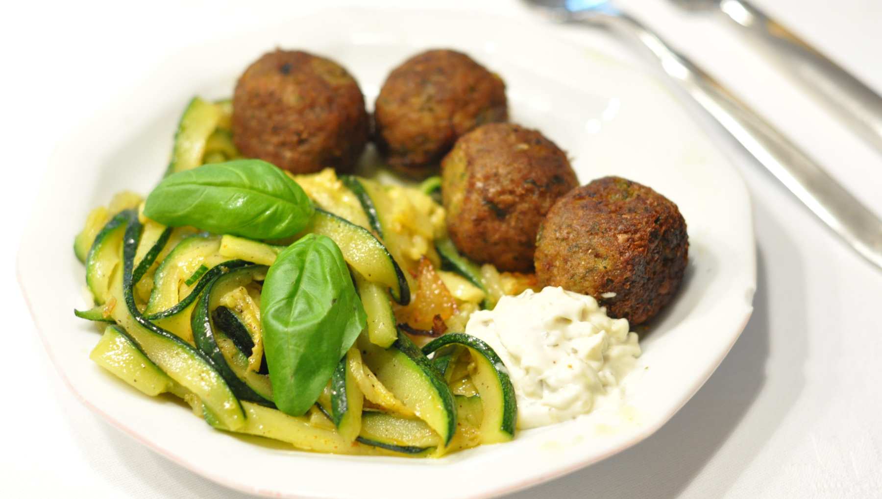 Receta de albóndigas de brócoli y quinoa, una tapa saludable 4