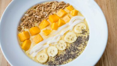 Receta para este verano, smoothie bowl de mango y plátano 4