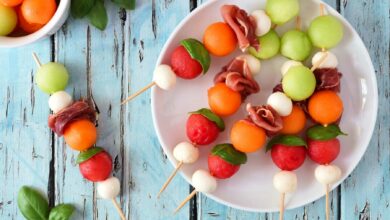 Brochetas de frutas y queso halloumi a la parrilla 6