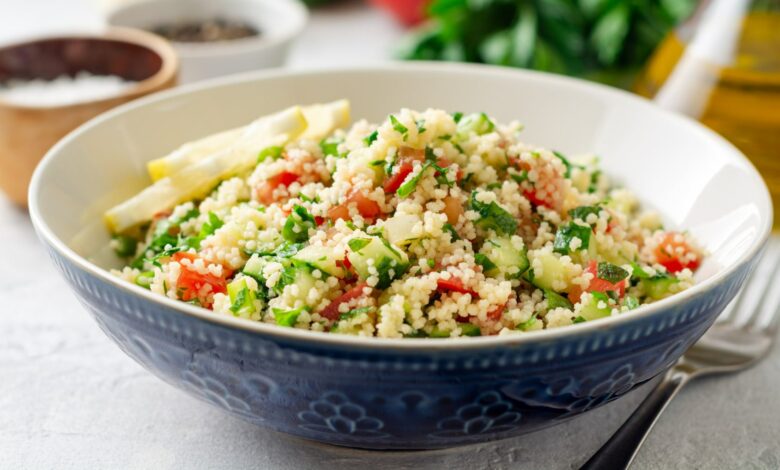 Ensalada de bulgur con queso feta y pepino, menta y vinagreta de limón 1