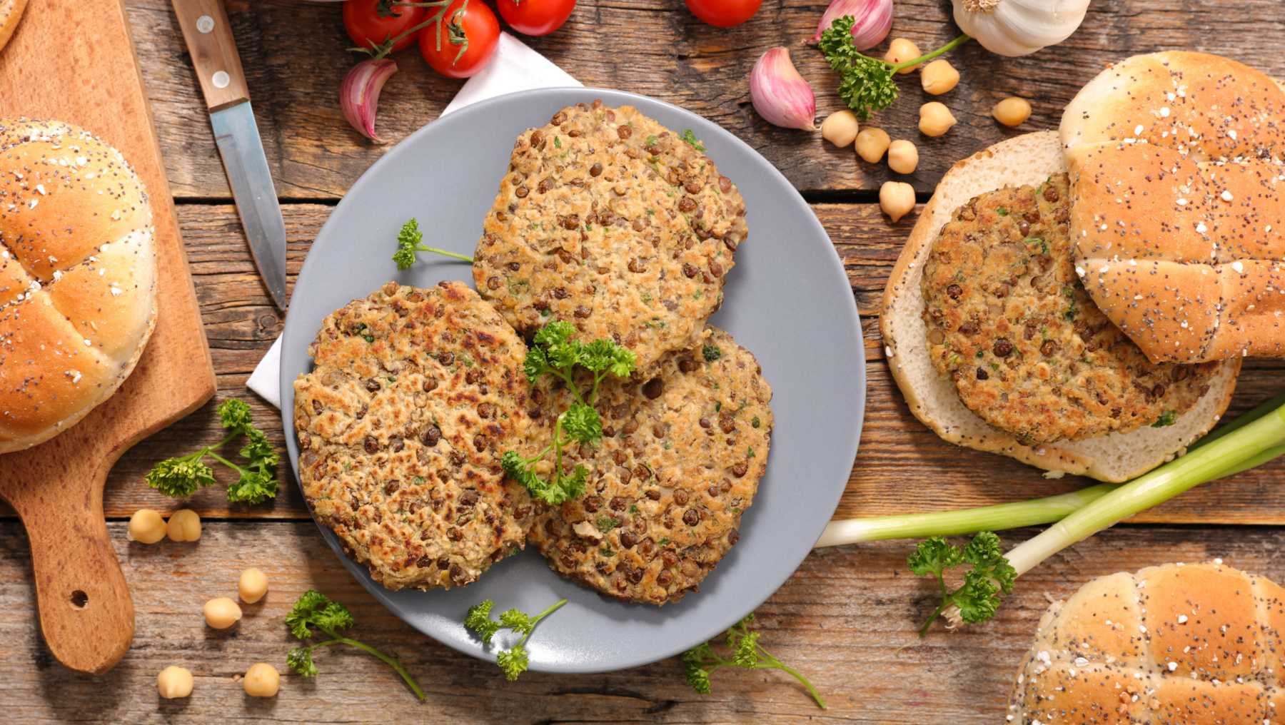 Hamburguesa de lentejas con queso vegano y guacamole: una opción vegetariana deliciosa 4