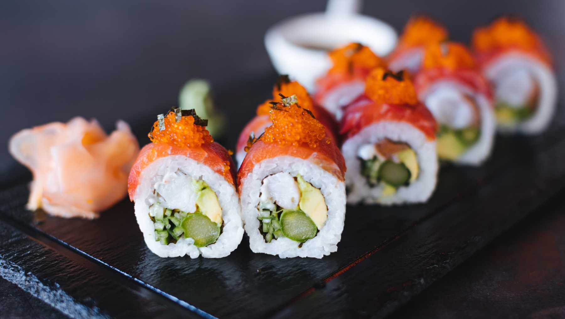 Sushi vegano con aguacate y pepino: una explosión de sabores en cada bocado 4