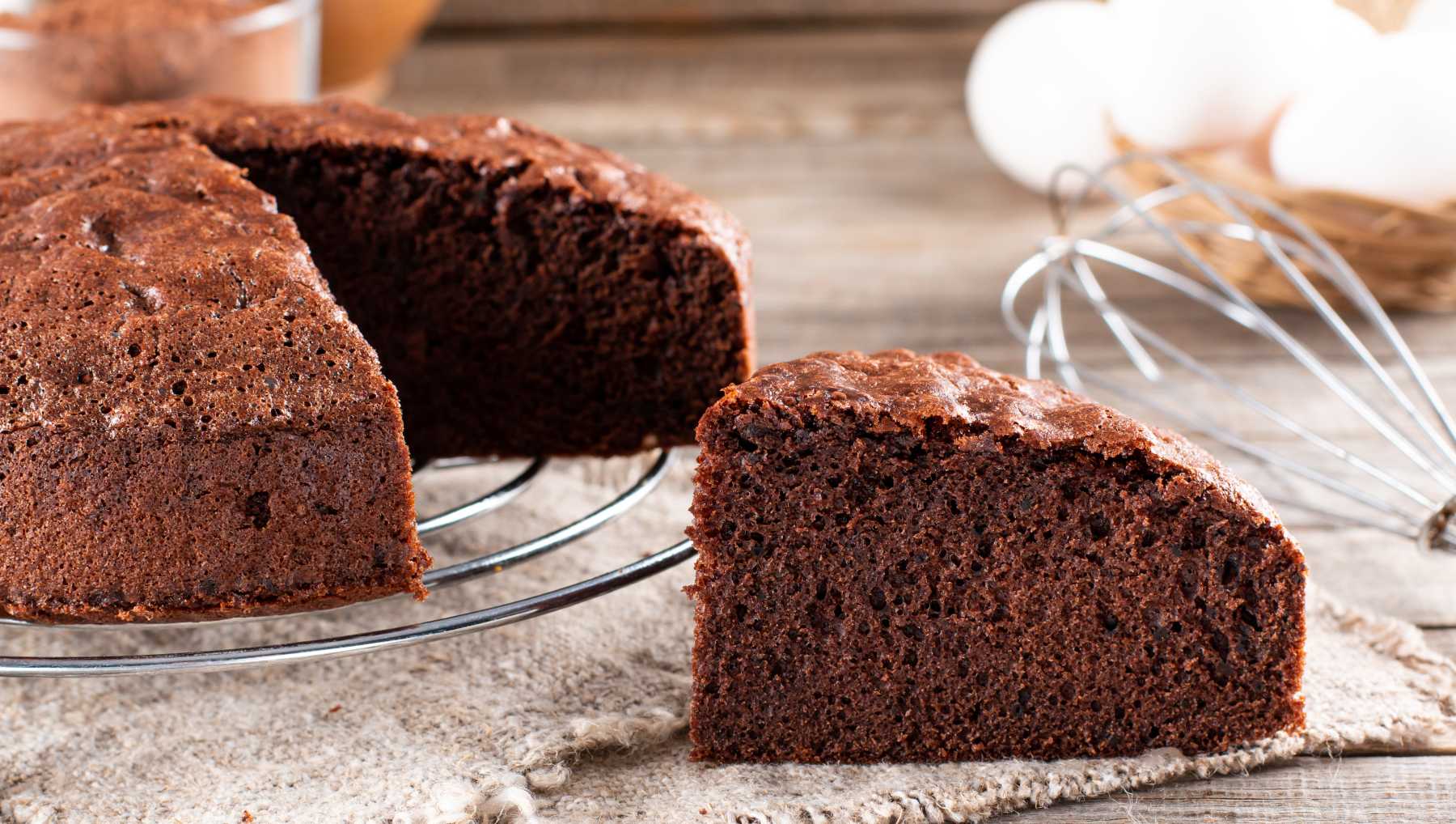 Torta de chocolate vegana y esponjosa que te hará olvidar el huevo 4