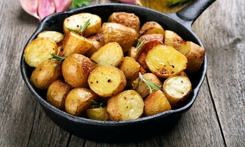 Patatas al horno con hierbas y limón: la guarnición perfecta 1